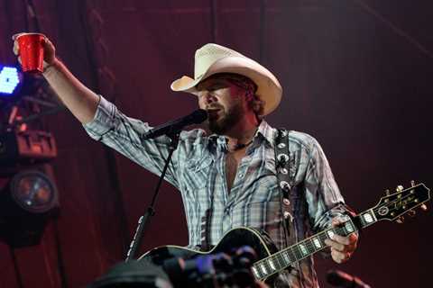 Cheers to International Beer Day! Here Are the 13 Best Songs About Crackin’ Open a Cold One..