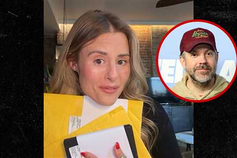 Jason Sudeikis Fan Keeps Getting His Mail ... Here's How She Got It Back to Him
