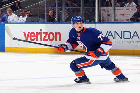 Victor Eklund putting in the work with battle Islanders roster spot ahead of him