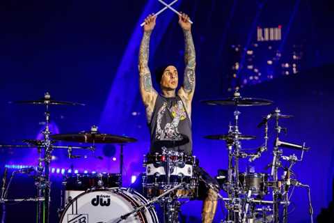 Travis Barker Recalls Daughter Alabama’s Fear Before His 2008 Plane Crash: ‘The Roof’s Gonna..
