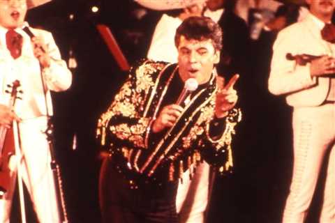 Juan Gabriel’s Iconic First Show at Palacio de Bellas Artes to Hit the Big Screen: ‘Movie Theaters..
