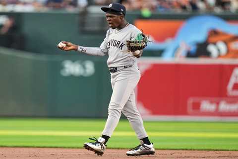 Jazz Chisholm Jr. botches grounder — and gets frustrated with umpire