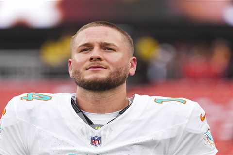 Quinn Ewers is having a disastrous training camp that could put his Dolphins standing in doubt