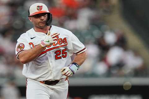 Pete Alonso appears to hit go-ahead Orioles homer against Yankees — but it’s ruled foul in..