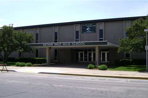 Wisconsin HS football program in ‘utter shock’ as seven coaches resign after several are put on..