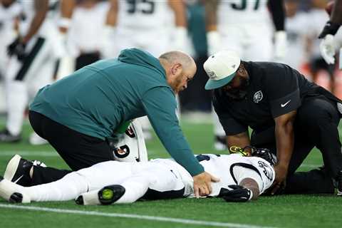 Eagles’ Ja’Quinden Jackson leaves field in ambulance after opening kickoff in scary scene
