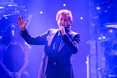 Barry Manilow Taking a Break From Las Vegas Residency After Canceling Shows: ‘We All Need To Sit..