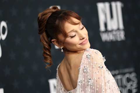 Ariana Grande Says She’ll Perform in ‘Cozy Footwear’ After Suffering Minor Injury