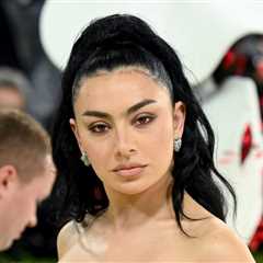 Grimes ‘Hazily’ Remembers Recording a Song Called ‘Witch v Witch’ With Charli xcx, But Can’t..