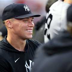 Aaron Judge takes on-field batting practice in enormous Yankees step