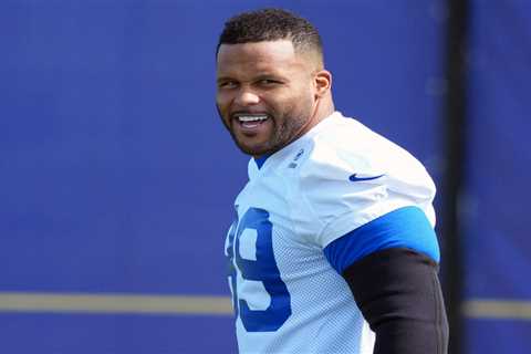 Aaron Donald drops two-word signature warning on new Rams trading card