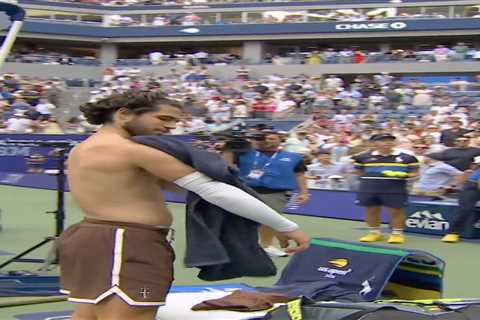 Tennis fans lose their minds as Carlos Alcaraz goes shirtless after US Open third-round win