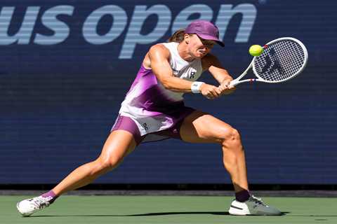 Iga Swiatek crashes out of US Open against Qinwen Zheng after epic collapse