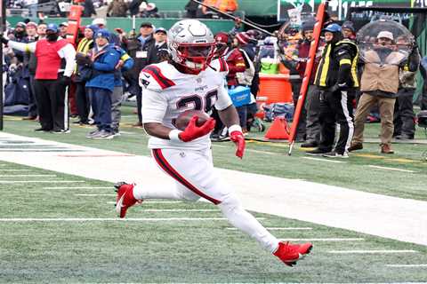 Patriots vs. Seahawks prediction: NFL Week 1 picks, odds, bets, player props