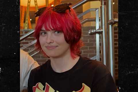 Anna Nicole Smith's Daughter Rocks Red Hair on 20th Birthday