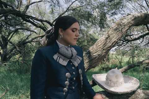 Camila Fernández Talks Working With Same Writer as Her Late Grandfather on ‘Una Raya Más Al Tigre’: ..