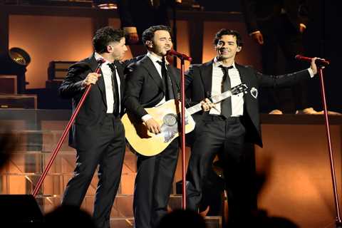 Fans ‘Burnin’ Up’ over NFL’s odd Jonas Brothers halftime choice