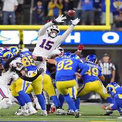 Peyton, Eli Manning go off on refs for ‘icing’ the Rams at game-deciding moment